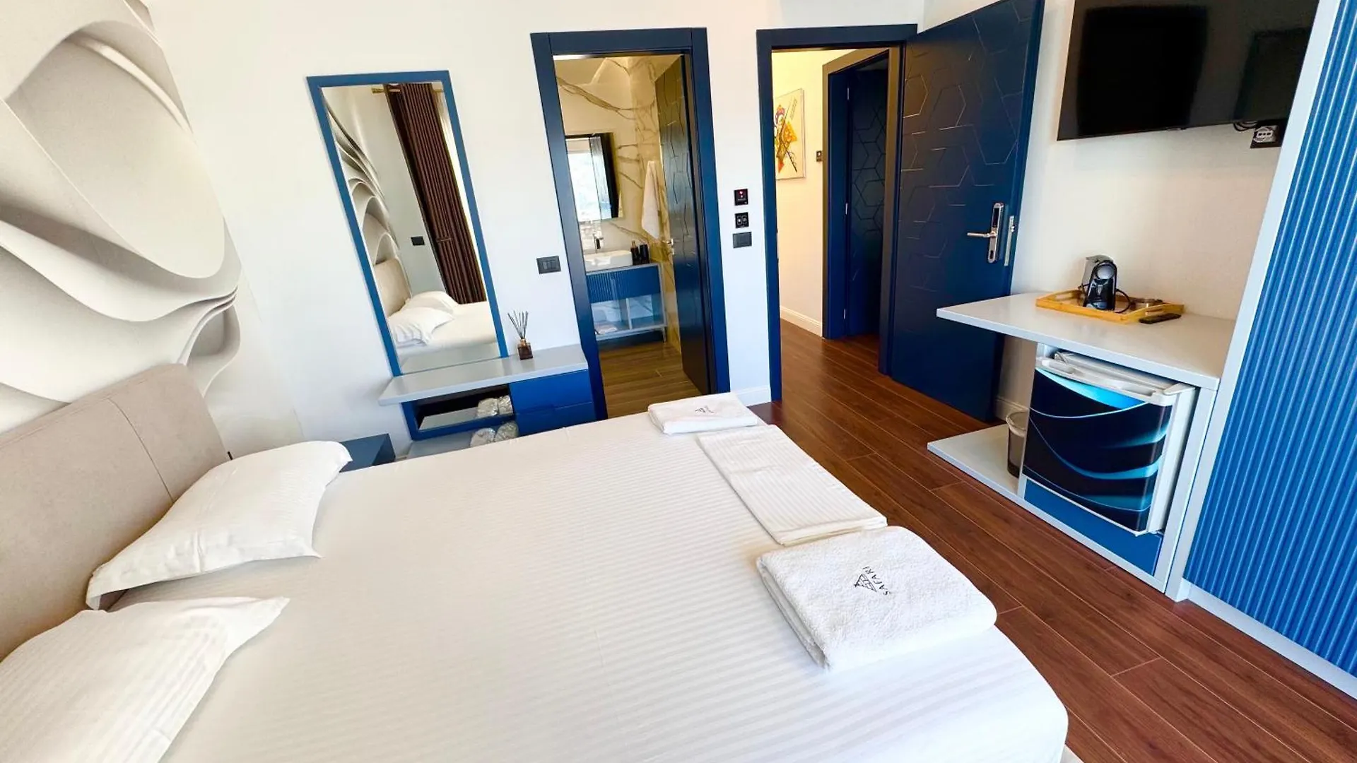 ホテル Airstay Seaview Saranda アルバニア