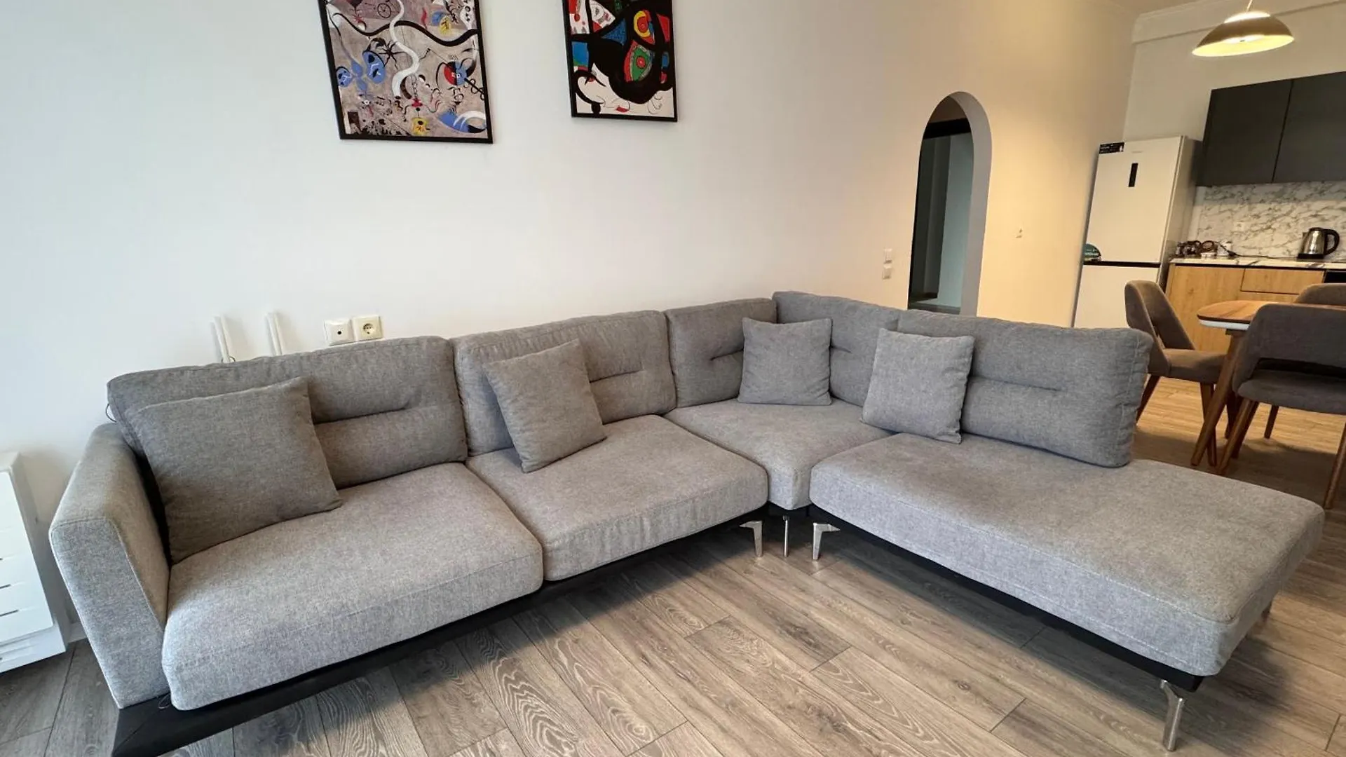 Airstay Seaview Saranda ホテル